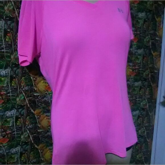 Pink Under Armour T shirt, size M - Picture 5 of 8